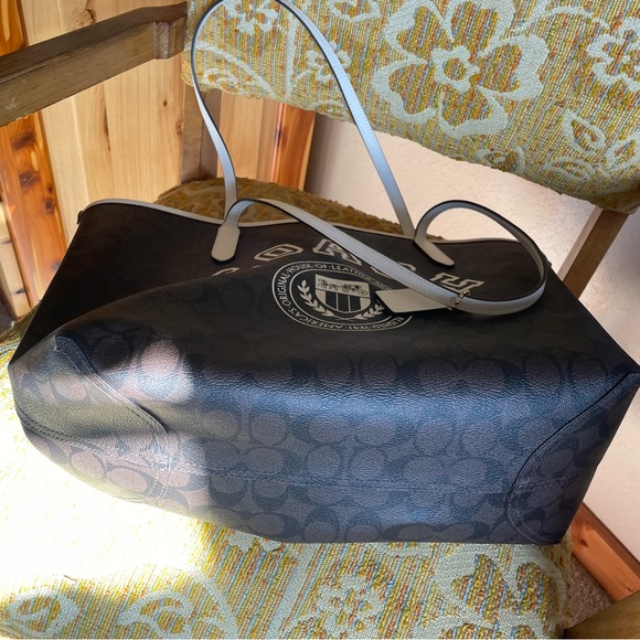 Carried once - Picture 2 of 5